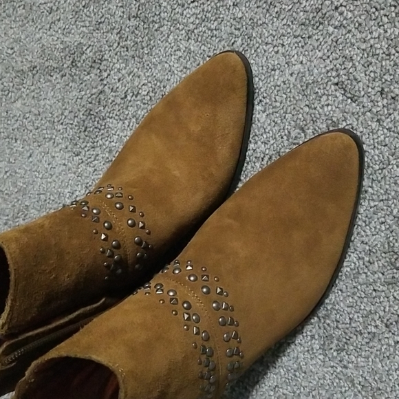 Lucky Brand Studs Booties in Caramel 6M - Picture 2 of 11